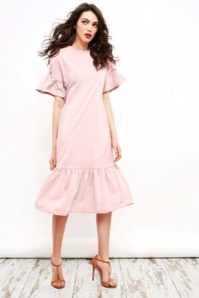 Модное платье с воланом внизу 2022